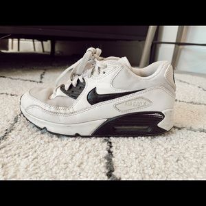 Cutest black and white Nike Air Max 90s!